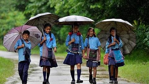 கனமழை எதிரொலி: தமிழகத்தில் 3 மாவட்டங்களில் பள்ளிகளுக்கு விடுமுறை