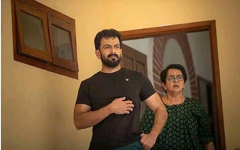 கோல்டு Review: எதிர்பாராததை எதிர்பார்த்தும் மிஞ்சுவது எது?