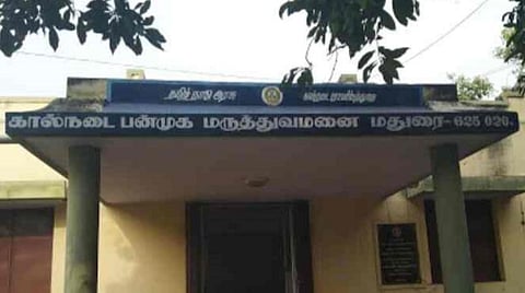 வயிற்றிலிருந்து 65 கிலோ பிளாஸ்டிக் கழிவுகளை அகற்றி பசுவின் உயிரை காப்பாற்றிய மதுரை கால்நடை மருத்துவர்கள்