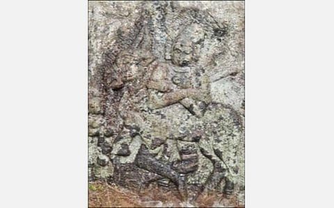 கிருஷ்ணகிரி மாவட்டம் அகரம் கிராமத்தில் கண்டறியப்பட்டுள்ள ஏறுதழுவுதல் கல்வெட்டு.