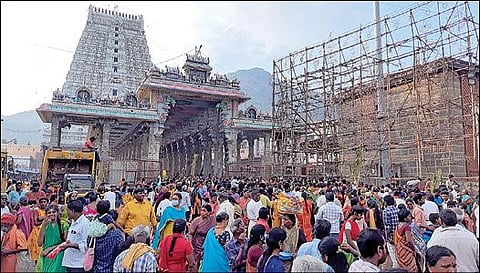 திருவண்ணாமலை கோயிலில் திரண்டிருந்த பக்தர்கள்.