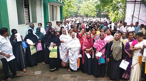 ‘எங்களை வெளியேற்ற வக்பு வாரியம் முயற்சி’ - சிதம்பரம் உதவி ஆட்சியரிடம் 300-க்கும் மேற்பட்டோர் முறையீடு