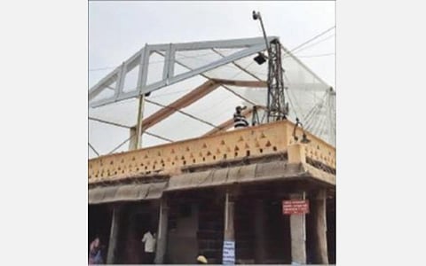 அண்ணாமலையார் கோயிலில் விஐபிக்களுக்காக அமைக்கப்பட்டுள்ள பிரத்யேக கூடாரம்.