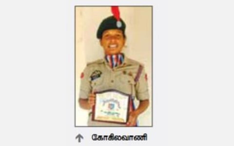 டெல்லியில் ‘ஸ்கை டைவிங்’கில் அசத்திய உதகை அரசுக் கல்லூரி மாணவி