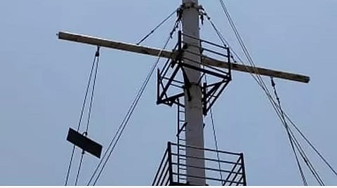 ‘மேன்டூஸ்' புயல்: பாம்பனில் 1-ம் எண் புயல் எச்சரிக்கை கூண்டு ஏற்றம்
