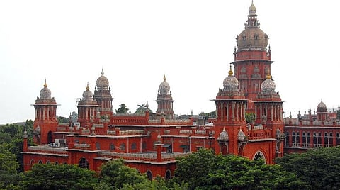 மின் மானியம் பெற மின் இணைப்பு எண்ணுடன் ஆதாரை இணைக்க வற்புறுத்தக் கூடாது: வழக்கின் மீது உயர் நீதிமன்றத்தில் இன்று விசாரணை