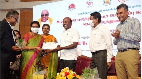 தமிழகத்தில் 23 அரசு மருத்துவ கல்லூரிகளில் அவசர மருத்துவத்துக்கான முதுநிலை படிப்பு - இந்தியாவில் முதல்முறை