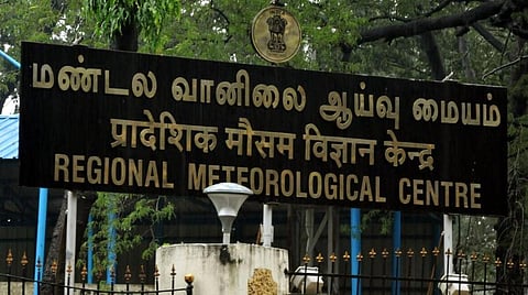 ஓய்வின்றி பணியாற்றிய வானிலை அதிகாரிகளுக்கு பொதுமக்கள் பாராட்டு