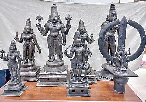சென்னை ஆர்.ஏ.புரத்தில் மீட்கப்பட்ட, உளுந்தூர்பேட்டை ஆதிகேசவப் பெருமாள் கோயில் சிலைகள் உள்ளிட்ட 7 சுவாமி சிலைகள்