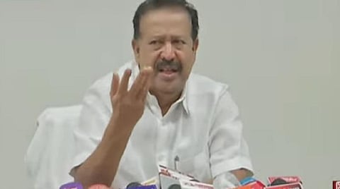 செய்தியாளர்களுக்கு பேட்டி அளித்த அமைச்சர் பொன்முடி