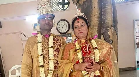 50 வயது தாய்க்கு மறுமணம் செய்து வைத்த மகள்: இ(ணை)தயத்தைக் கவரும் கதை