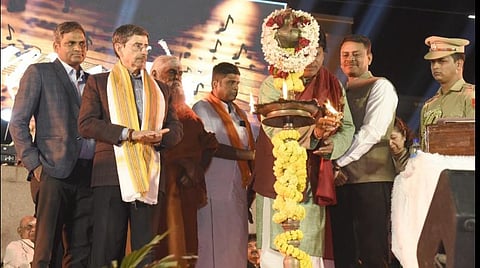 வாரணாசி காசி விஸ்வநாதர் கோயிலில் வரலாறு படைத்த இளையராஜா - தமிழக ஆளுநர் ஆர்.என்.ரவி இசை நிகழ்ச்சியை தொடங்கி வைத்தார்