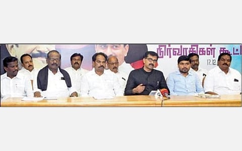 சென்னையில் நடந்த மதிமுக மாணவரணி மாநில, மாவட்ட நிர்வாகிகள் கூட்டத்தில் பங்கேற்ற தலைமைக் கழக செயலாளர் துரை வைகோ, துணைப் பொதுச் செயலாளர் மல்லை சத்யா, மாநிலச் செயலாளர் பால சசிகுமார் உள்ளிட்ட கட்சி நிர்வாகிகள். படம்: பு.க.பிரவீன்