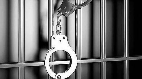 விசாரணைக்கு வராமல் தலைமறைவாக இருந்த ரவுடி ராஜா கைது