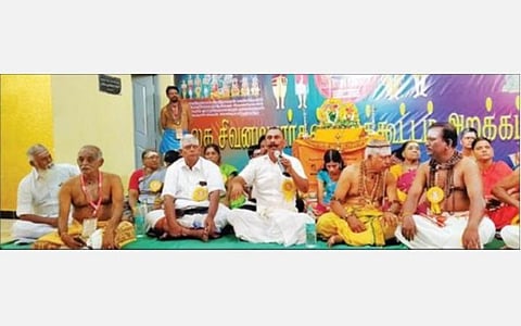 புதுக்கோட்டையில் நேற்று நடைபெற்ற விழாவில் பேசுகிறார் ஓய்வுபெற்ற காவல் துறை ஐ.ஜி பொன்.மாணிக்கவேல்.
