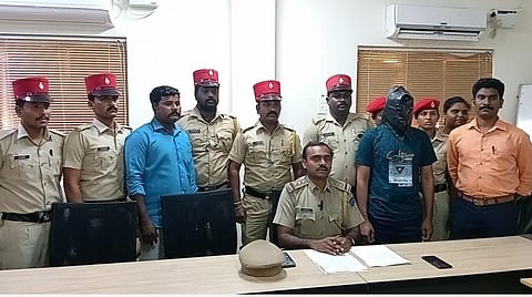 லண்டன் மாநாட்டிற்கு தேர்வானதாக மோசடி - என்ஐடி பேராசிரியரிடம் ரூ 5 லட்சம் பறித்த குஜராத் இளைஞர் கைது