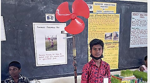 பறவைகள், விலங்குகளிடம் இருந்து விவசாய பயிர்களை பாதுகாக்க புதிய கருவி: அரசு பள்ளி 6-ம் வகுப்பு மாணவன் அசத்தல்