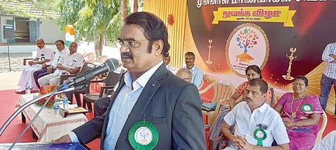 பொள்ளாச்சி அருகேயுள்ள கிணத்துக்கடவு அரசு மேல்நிலைப்பள்ளியில் முன்னாள் மாணவர்கள் சங்கத்தை இஸ்ரோ முன்னாள் விஞ்ஞானி மயில்சாமி அண்ணாதுரை தொடங்கி வைத்து மாணவர்கள் மத்தியில் உரையாற்றினார்.