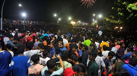 புதுச்சேரியில் புத்தாண்டுக் கொண்டாட்டத்தில் 2 லட்சம் பேர் வரை பங்கேற்றனர். | கோப்புப் படம்