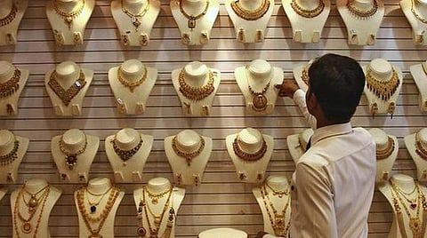 தங்கம் விலை தொடர்ந்து உயர்வு: ஒரு கிராம் ரூ.5,200-ஐ தாண்டியது