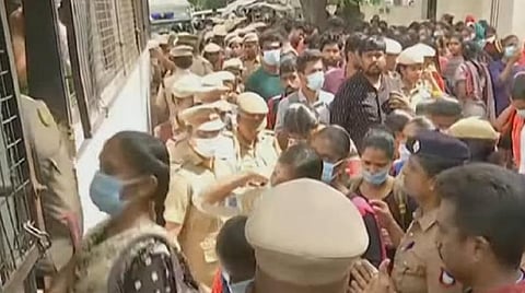 கைது செய்யப்பட்ட செவிலியர்கள்