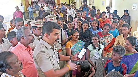 ‘பள்ளிக்கு திரும்புவோம்' விழிப்புணர்வு திட்டம் தொடக்கம்; குழந்தைகளை நல்வழிப்படுத்துவது சமுதாயத்தின் கடமை: தூத்துக்குடி எஸ்.பி. கருத்து