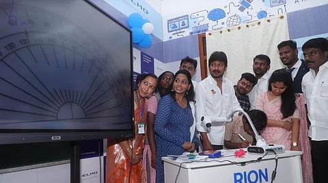 டிஜிட்டல் சாதனங்களை பயன்படுத்தி கற்கும் முறை: பள்ளிகளில் அமைச்சர் உதயநிதி தொடங்கிவைத்தார்