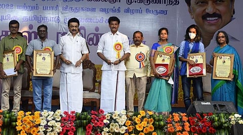 அரசியல் இயக்கங்கள்போல் மொழியை காப்பாற்ற வேண்டிய கடமை எழுத்தாளர்களுக்கும் உண்டு: முதல்வர் ஸ்டாலின் வலியுறுத்தல்