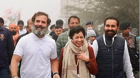 குருக்ஷேத்திரத்தில் ஜனவரி 8 ஞாயிற்றுக்கிமை நடைபெற்ற இந்திய ஒற்று யாத்திரையில் முன்னாள் காங்கிரஸ் தலைவர் ராகுல் காந்தி ஹரியாணாவைச் சேர்ந்த கட்சித் தலைவர்கள் சக்திசிங் கோஹில் மற்றும் செல்ஜா குமாரி.