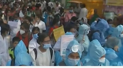 சென்னையில் செவிலியர்கள் போராட்டம்