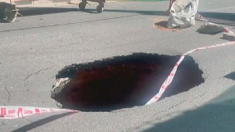 சாலையில் பள்ளம்