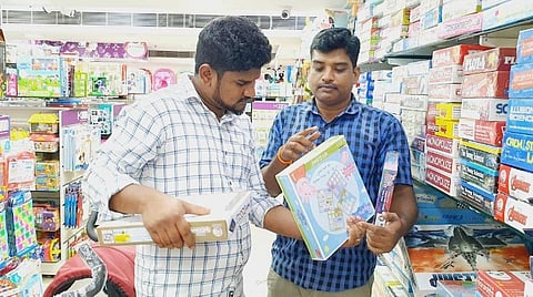 சென்னை ஓஎம்ஆர் பகுதி கடையில் சோதனை: ஐஎஸ்ஐ முத்திரை இல்லாத 817 பொம்மைகள் பறிமுதல்