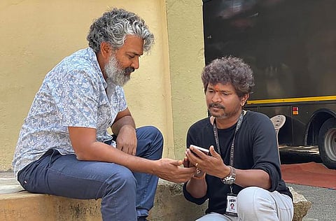 இயக்குநர் ராஜமவுலியுடன் நடன இயக்குநர் பிரேம் ரக்ஷித்.