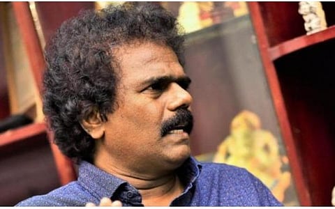 ஜல்லிக்கட்டு வீரருக்கு மாடு, நிலம், உழவு கருவி பரிசளிக்க வேண்டும்: தங்கர் பச்சான்