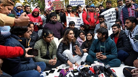 ''பயிற்சியாளர்கள் பாலியல் ரீதியாக துன்புறுத்தல்'' - டெல்லியில் மல்யுத்த வீராங்கனை வினேஷ் போகத் போராட்டம்