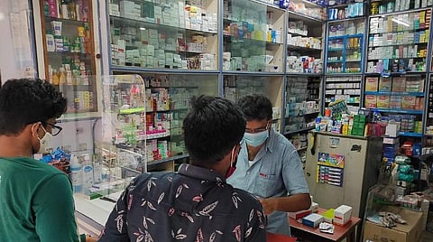 பரிந்துரை சீட்டு இருந்தால் மட்டுமே மனநோய், தூக்க மருந்துகளை விற்பனை செய்ய வேண்டும்: மருந்து கட்டுப்பாடு துறை அறிவுறுத்தல்