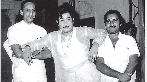 ‘பட்டிக்காடா பட்டணமா’ படப்பிடிப்பில் இயக்குநர் பி.மாதவன், சிவாஜி கேணசன், பாலமுருகன்