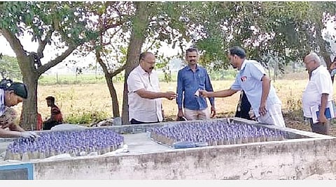 விருதுநகர் பட்டாசு ஆலைகளில் அதிகாரிகள் சோதனை: விதிமீறல்கள் கண்டறியப்பட்ட ஆலைகளுக்கு நோட்டீஸ்