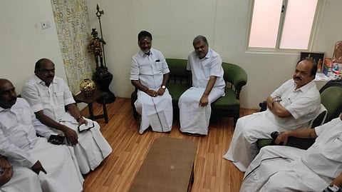 ஜி.கே.வாசனை சந்தித்த ஓ.பன்னீர் செல்வம்