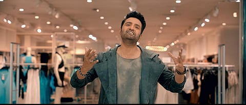 காதல் + காமெடி ட்ராமா - சந்தானத்தின் ‘கிக்’ ட்ரெய்லர் எப்படி?