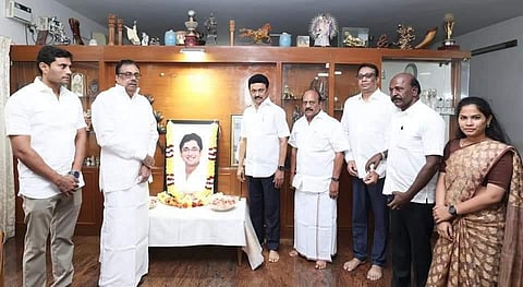 திருமகன் ஈவெரா மறைவு | ஈவிகேஎஸ் இளங்கோவனை நேரில் சந்தித்து முதல்வர் மு.க.ஸ்டாலின் ஆறுதல்