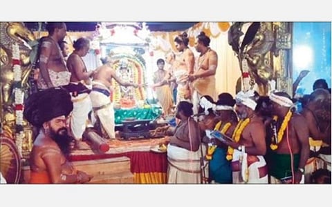 திருக்கடையூர் கோயிலில் நடைபெற்ற அபிராமி பட்டர் விழாவில் பங்கேற்ற தருமபுரம் ஆதீனம் 27-வது குருமகா சன்னிதானம் ல கயிலை மாசிலாமணி தேசிக ஞானசம்பந்த பரமாச்சாரியார் சுவாமிகள்.