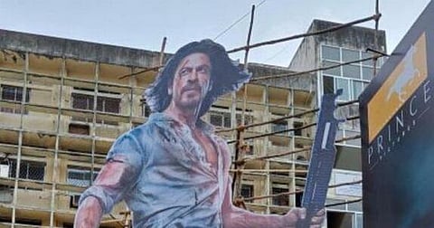 ஷாருக்கான் கட்-அவுட்