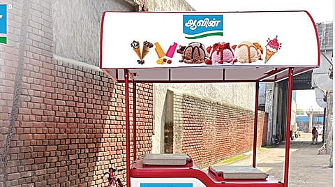 ஆவின் ஐஸ்கிரீம் வகைகளை மக்கள் இருக்கும் இடத்துக்கே சென்று விற்பனை செய்வதற்காக பயன்படுத்தப்பட உள்ள புஸ்கார்ட் வாகனம்.