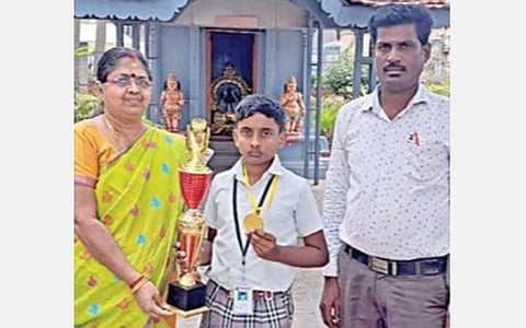 கராத்தே போட்டியில் கோவை மாணவன் உலக சாதனை