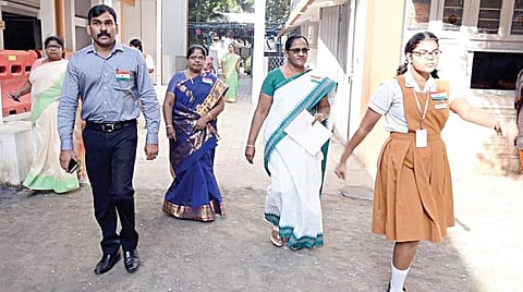 நீங்களும் யூபிஎஸ்சி வெல்லலாம் - 26: பொருளாதாரத்தில் பட்டம் பெற்று ஐஇஎஸ் அதிகாரியான கிராமவாசி