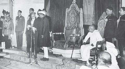 ராஜேந்திர பிரசாத் பதவியேற்கும் காட்சி.