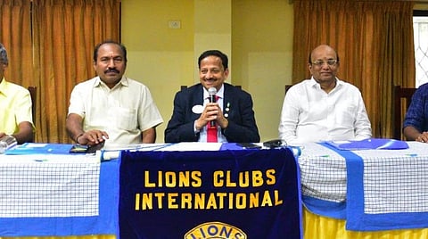மதுரையில் மின் கழிவு மேலாண்மையை தொடங்கி வைத்துப் பேசிய லயன்ஸ் சங்க ஆளுநர் டி.பி. ரவீந்திரன். படம்; எஸ். கிருஷ்ணமூர்த்தி.