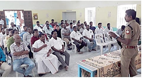 ஜி20 மாநாட்டு பிரதிநிதிகள் வருகையை முன்னிட்டு பாதுகாப்பு நடவடிக்கையாக மாமல்லபுரம் தனியார் விடுதி உரிமையாளர்களுடன் போலீஸார் நேற்று ஆலோசனை நடத்தினர்.