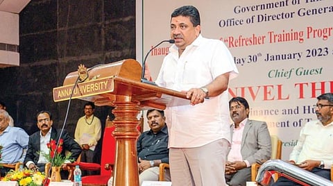 உதவி தணிக்கை ஆய்வாளர்களுக்கான புத்தாக்கப் பயிற்சியை நிதி அமைச்சர் பழனிவேல் தியாகராஜன் நேற்று தொடங்கி வைத்தார். தலைமை தணிக்கை இயக்குநர் ஜெய்சங்கர், நிதித் துறை செயலர் முருகானந்தம் உள்ளிட்ட அதிகாரிகள் பங்கேற்றனர்.படம்: பு.க.பிரவீன்